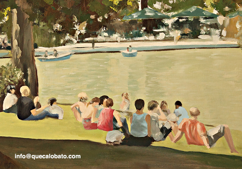 Grupo de personas sentadas en la hierba de un parque.